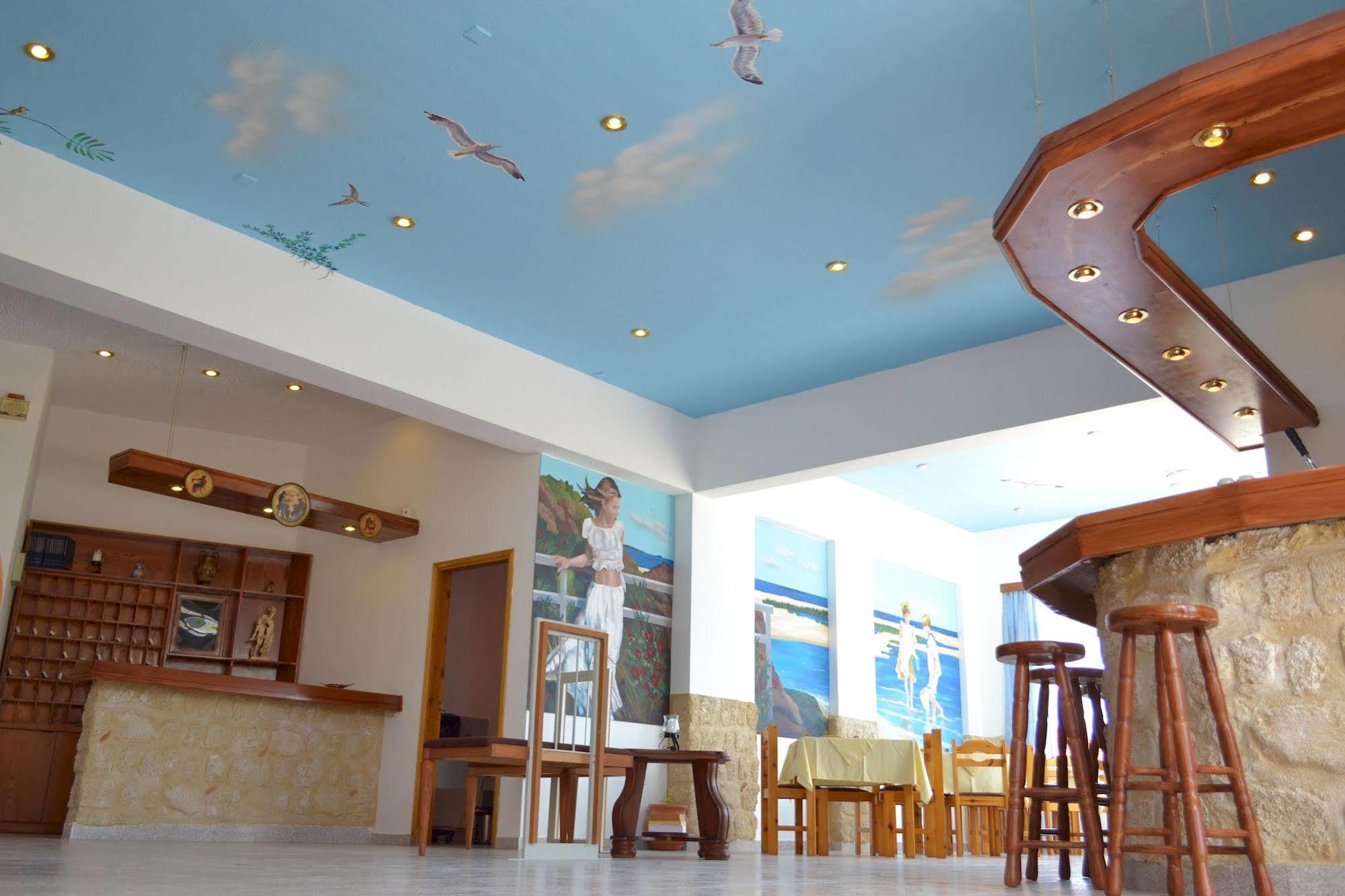 Summer Breeze Hotell Gennadi